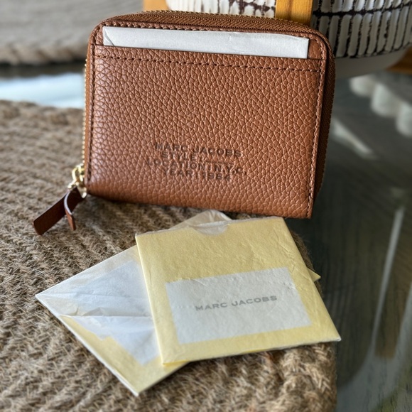 Marc Jacobs Small Textured Wallet - Picture 1 of 4